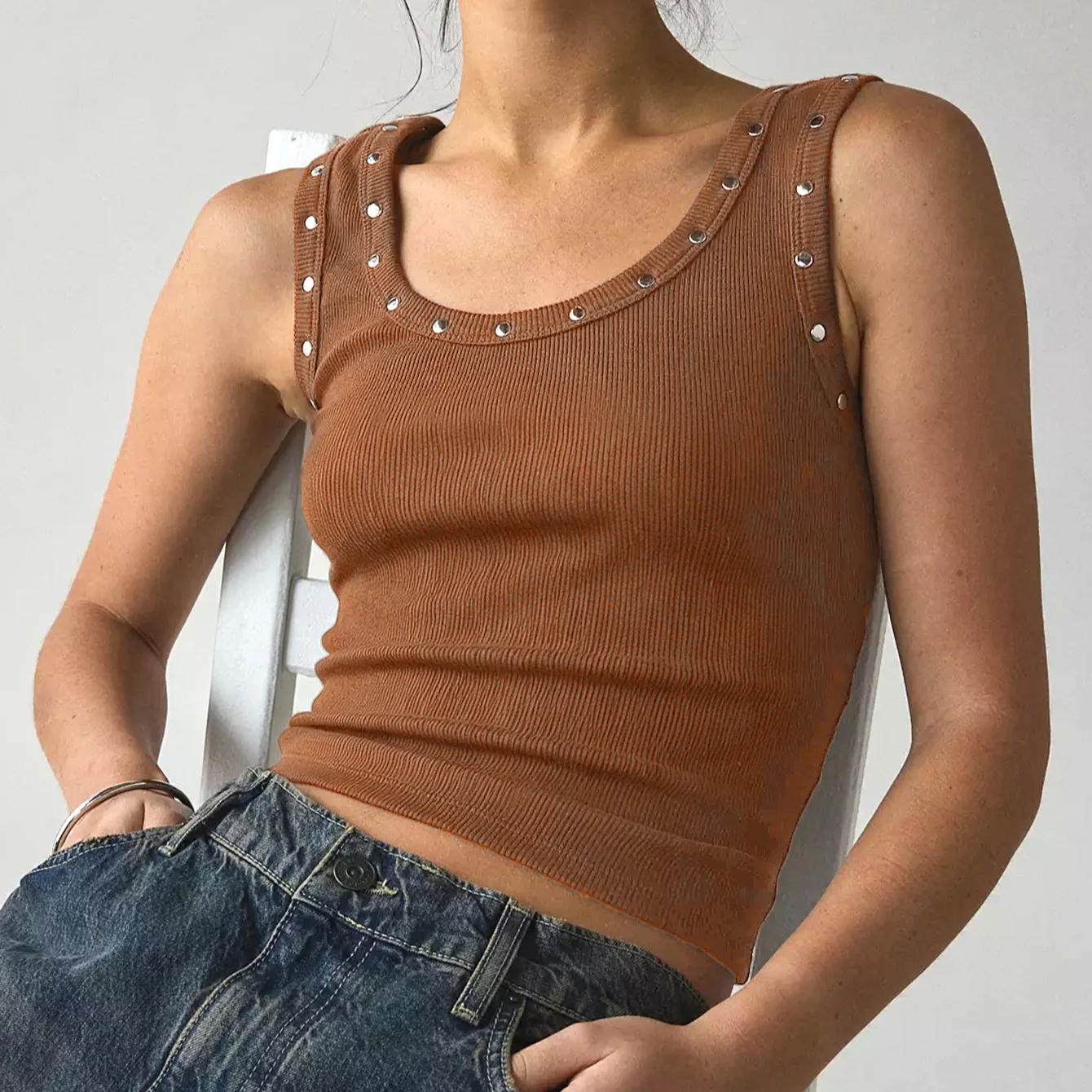 Y2K Rivet Trim Ribbed Crop Tan - Tank Top Ribbed 评论和价格